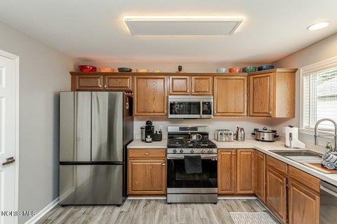 Tiny photo for 552 Crystal Lake Drive, Holland, OH 43528 (MLS # 10013998)