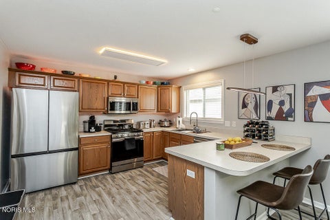 Tiny photo for 552 Crystal Lake Drive, Holland, OH 43528 (MLS # 10013998)