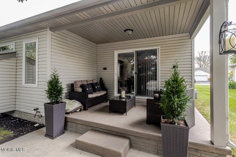 Tiny photo for 552 Crystal Lake Drive, Holland, OH 43528 (MLS # 10013998)