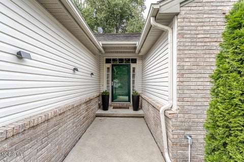 Tiny photo for 552 Crystal Lake Drive, Holland, OH 43528 (MLS # 10013998)