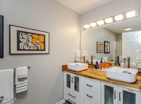 Tiny photo for 552 Crystal Lake Drive, Holland, OH 43528 (MLS # 10013998)