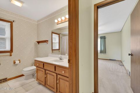 Tiny photo for 1219 Oaktree Court, Oregon, OH 43616 (MLS # 10006775)