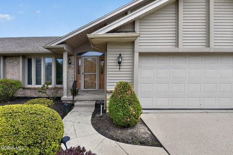 Tiny photo for 1219 Oaktree Court, Oregon, OH 43616 (MLS # 10006775)