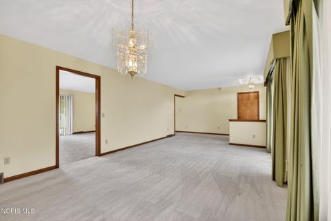 Tiny photo for 1219 Oaktree Court, Oregon, OH 43616 (MLS # 10006775)