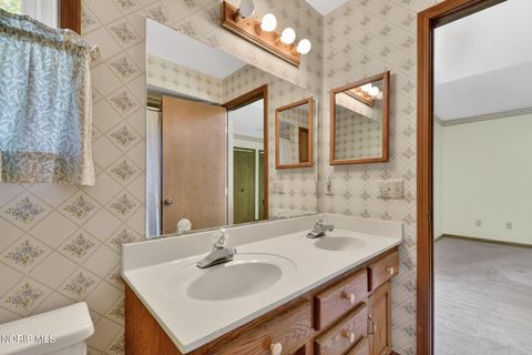 Tiny photo for 1219 Oaktree Court, Oregon, OH 43616 (MLS # 10006775)