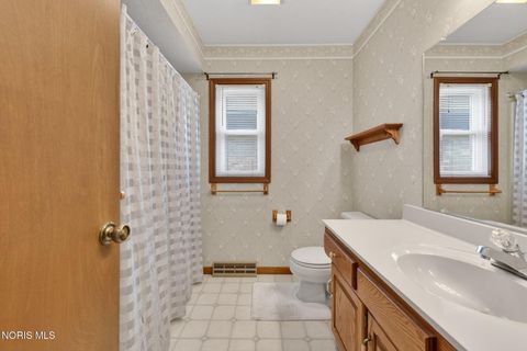 Tiny photo for 1219 Oaktree Court, Oregon, OH 43616 (MLS # 10006775)