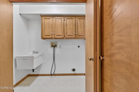 Tiny photo for 1219 Oaktree Court, Oregon, OH 43616 (MLS # 10006775)