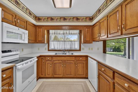 Tiny photo for 1219 Oaktree Court, Oregon, OH 43616 (MLS # 10006775)