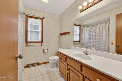 Tiny photo for 1219 Oaktree Court, Oregon, OH 43616 (MLS # 10006775)