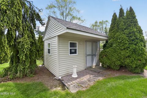 Tiny photo for 1219 Oaktree Court, Oregon, OH 43616 (MLS # 10006775)