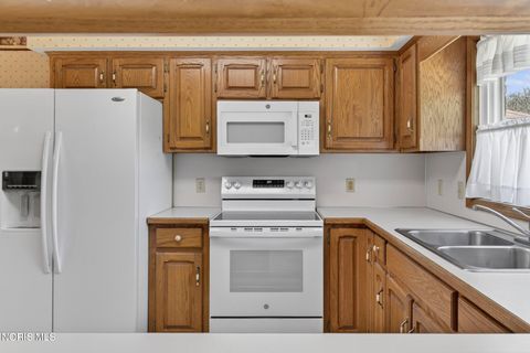 Tiny photo for 1219 Oaktree Court, Oregon, OH 43616 (MLS # 10006775)