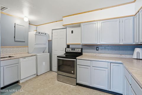 Tiny photo for 1142 Concord Court, Findlay, OH 45840 (MLS # 10002982)