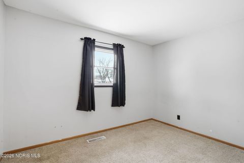 Tiny photo for 1142 Concord Court, Findlay, OH 45840 (MLS # 10002982)