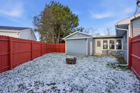 Tiny photo for 1142 Concord Court, Findlay, OH 45840 (MLS # 10002982)