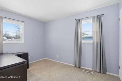 Tiny photo for 1142 Concord Court, Findlay, OH 45840 (MLS # 10002982)