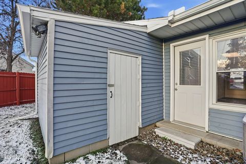 Tiny photo for 1142 Concord Court, Findlay, OH 45840 (MLS # 10002982)