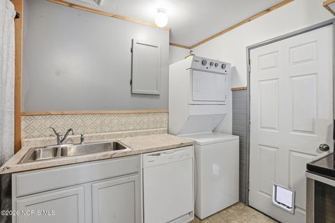 Tiny photo for 1142 Concord Court, Findlay, OH 45840 (MLS # 10002982)