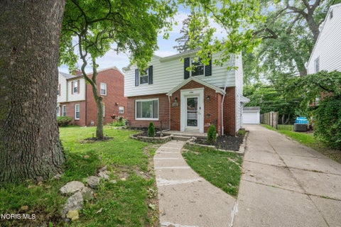 Tiny photo for 2360 Cheltenham Road, Toledo, OH 43606 (MLS # 10009927)