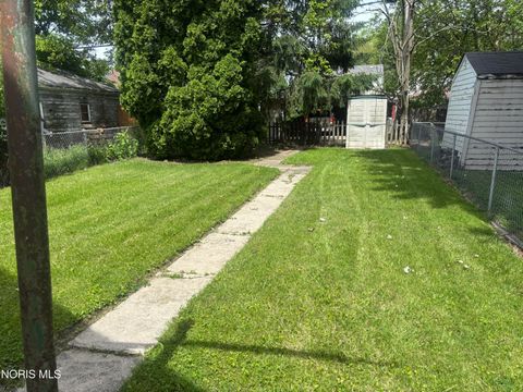 Tiny photo for 2425 Caledonia Street, Toledo, OH 43605 (MLS # 10008255)