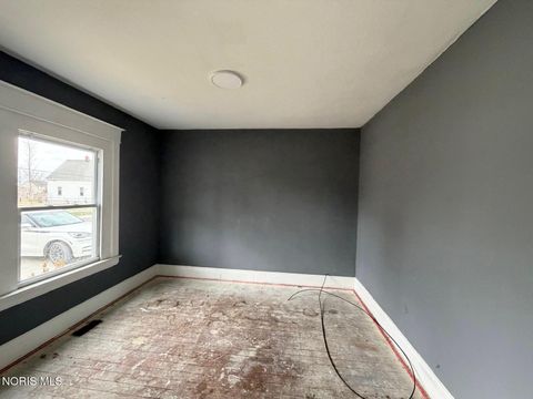 Tiny photo for 3244 Glenwood Avenue, Toledo, OH 43610 (MLS # 10004960)