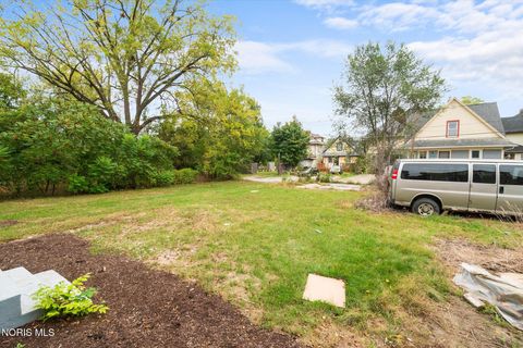 Tiny photo for 3244 Glenwood Avenue, Toledo, OH 43610 (MLS # 10004960)
