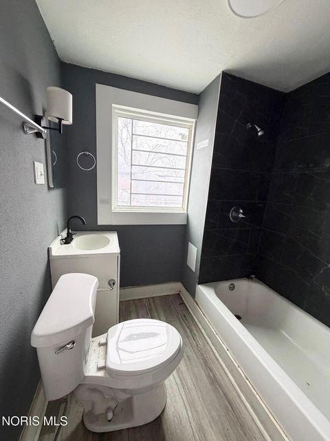 Tiny photo for 3244 Glenwood Avenue, Toledo, OH 43610 (MLS # 10004960)