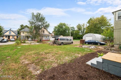 Tiny photo for 3244 Glenwood Avenue, Toledo, OH 43610 (MLS # 10004960)