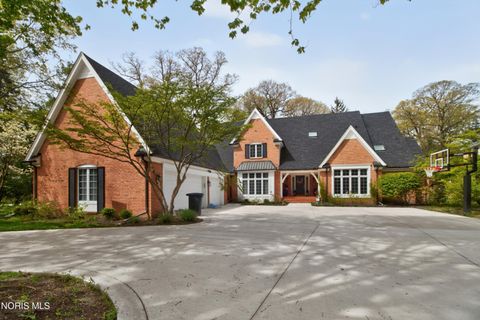 Photo of 2709 Westchester Road, Ottawa Hills, OH 43615 (MLS # 10007158)