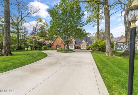 Photo of 2709 Westchester Road, Ottawa Hills, OH 43615 (MLS # 10007158)