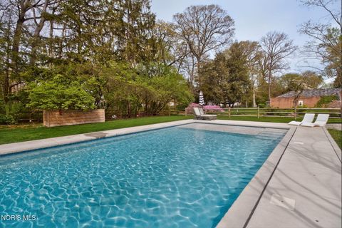 Tiny photo for 2709 Westchester Road, Ottawa Hills, OH 43615 (MLS # 10007158)