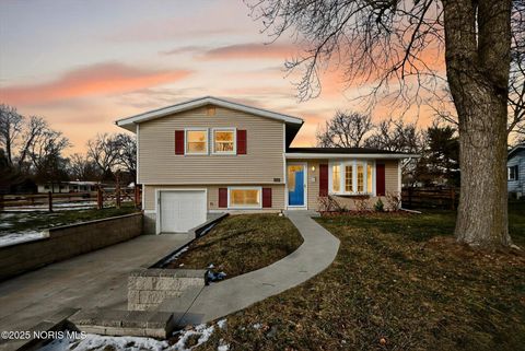 Photo of 6025 Gillingham Drive, Sylvania, OH 43560 (MLS # 10002452)