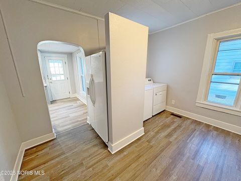 Tiny photo for 518 S Grove Street, Bowling Green, OH 43402 (MLS # 10000236)