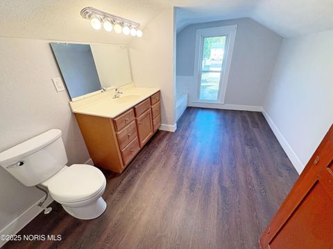 Tiny photo for 518 S Grove Street, Bowling Green, OH 43402 (MLS # 10000236)