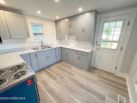Tiny photo for 518 S Grove Street, Bowling Green, OH 43402 (MLS # 10000236)