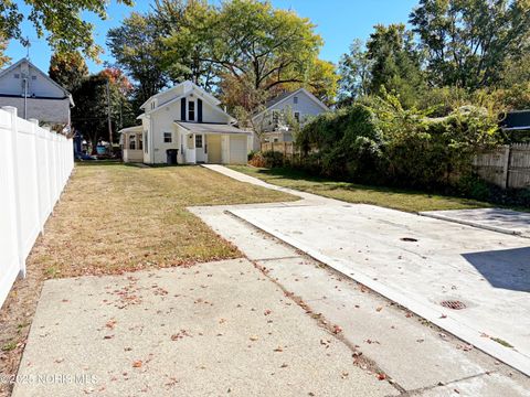 Tiny photo for 518 S Grove Street, Bowling Green, OH 43402 (MLS # 10000236)