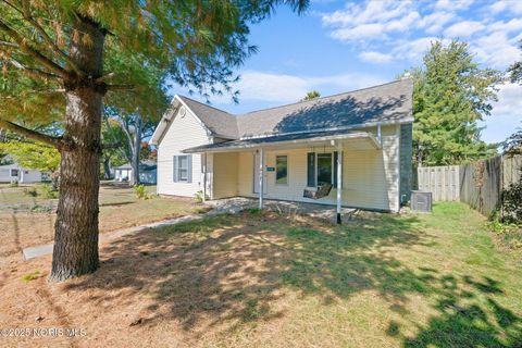 Photo of 407 E Garfield Avenue, Swanton, OH 43558 (MLS # 10000360) Photo of 407 E Garfield Avenue, Swanton, OH 43558 (MLS # 10000360)