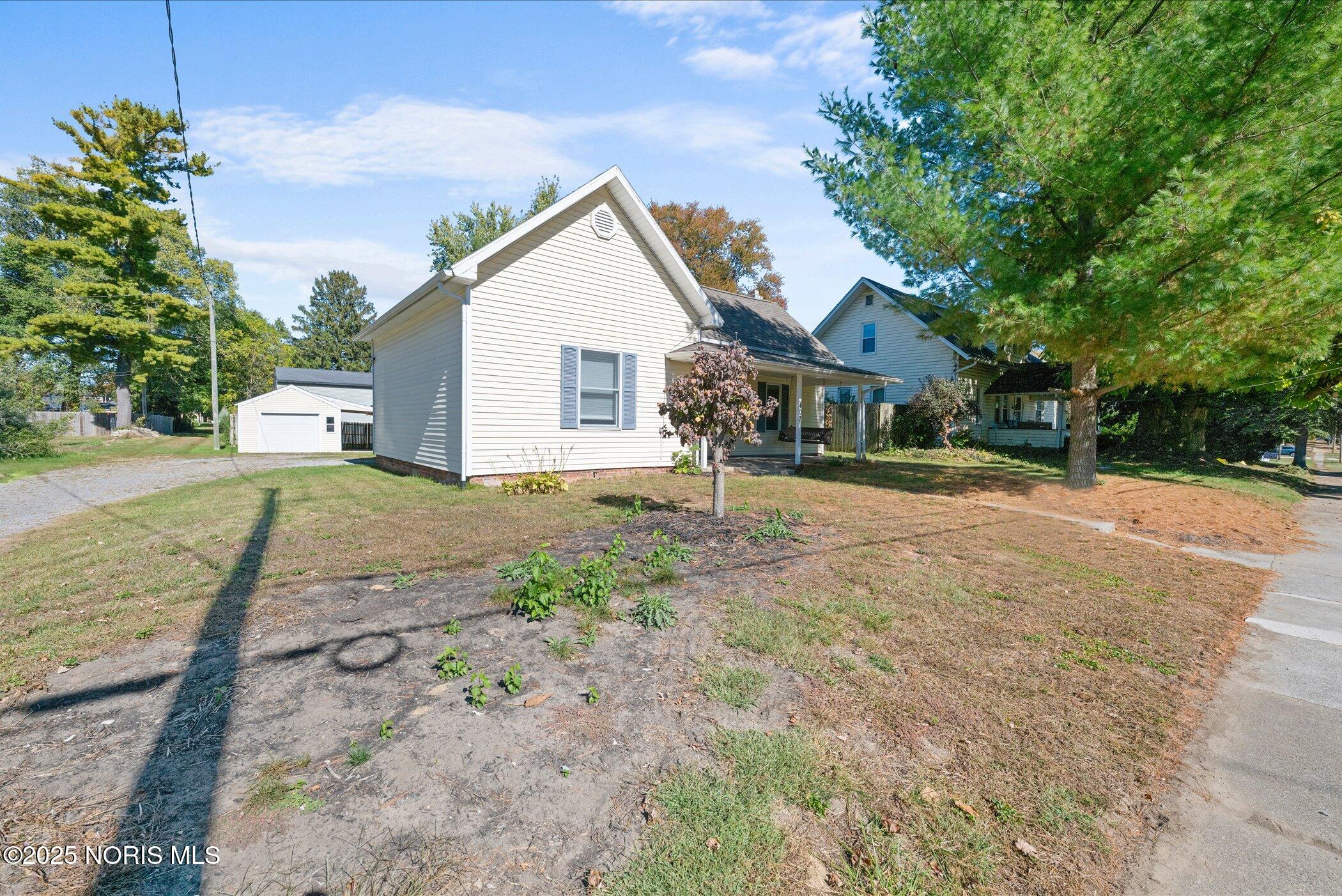 407 E Garfield Avenue
