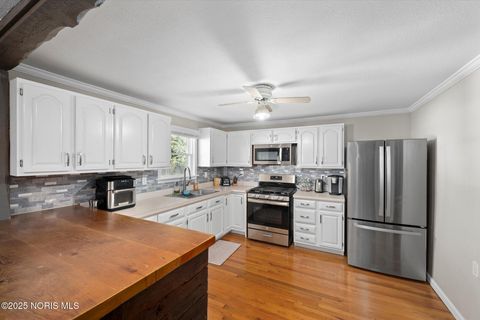 Tiny photo for 407 E Garfield Avenue, Swanton, OH 43558 (MLS # 10000360)