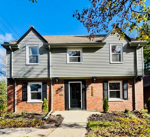 Photo of 2838 Meadowwood Drive, Toledo, OH 43606 (MLS # 10001507)