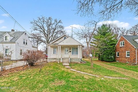 Photo of 1664 Copley Drive, Toledo, OH 43615 (MLS # 10005482)