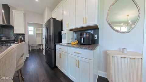 Tiny photo for 1038 Stoneleigh Road, Perrysburg, OH 43551 (MLS # 10008370)