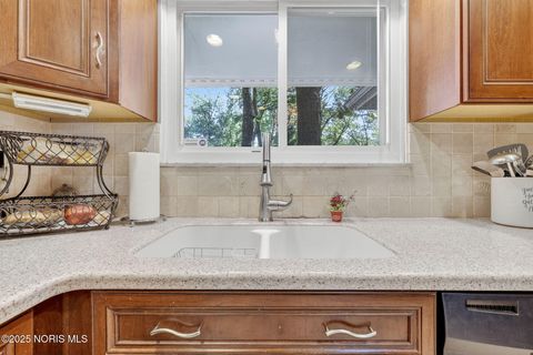 Tiny photo for 2523 Briarwood Lane, Toledo, OH 43615 (MLS # 10000368)