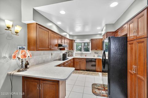 Tiny photo for 2523 Briarwood Lane, Toledo, OH 43615 (MLS # 10000368)