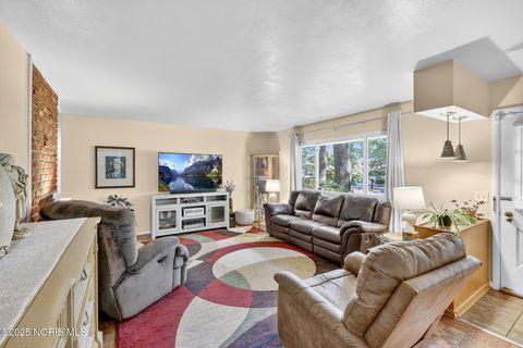 Tiny photo for 2523 Briarwood Lane, Toledo, OH 43615 (MLS # 10000368)