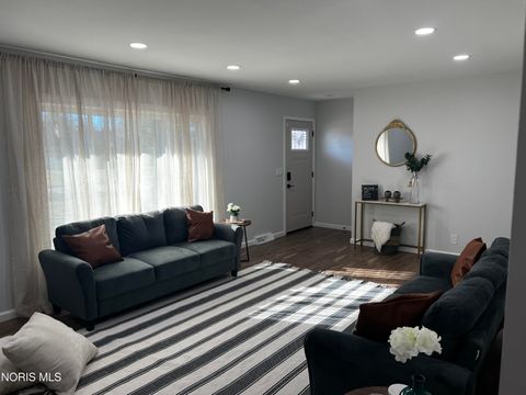 Tiny photo for 2363 Havenwood Drive, Toledo, OH 43614 (MLS # 10005122)