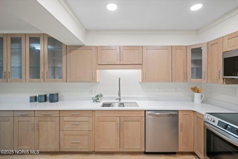 Tiny photo for 29249 Bates Road, Perrysburg, OH 43551 (MLS # 10001723)