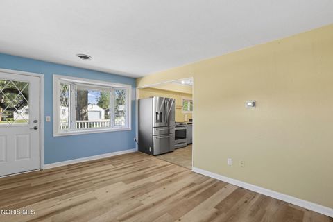 Tiny photo for 586 Garfield Drive, Perrysburg, OH 43551 (MLS # 10008514)