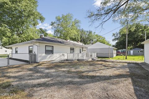 Tiny photo for 586 Garfield Drive, Perrysburg, OH 43551 (MLS # 10008514)