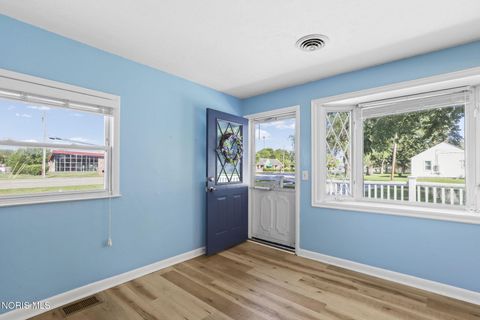 Tiny photo for 586 Garfield Drive, Perrysburg, OH 43551 (MLS # 10008514)