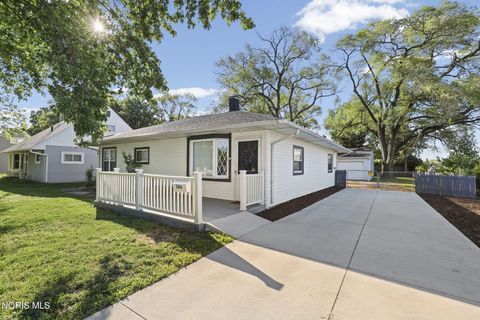 Tiny photo for 586 Garfield Drive, Perrysburg, OH 43551 (MLS # 10008514)